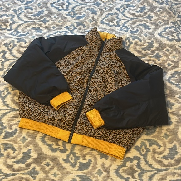 Levi’s Reversible Puffer Jacket yellow on one side - leopard and Black on other - Picture 10 of 13